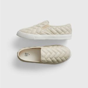 GAP kids size 1 G quilt Slip on sneaker. Taupe /Beige NWOT